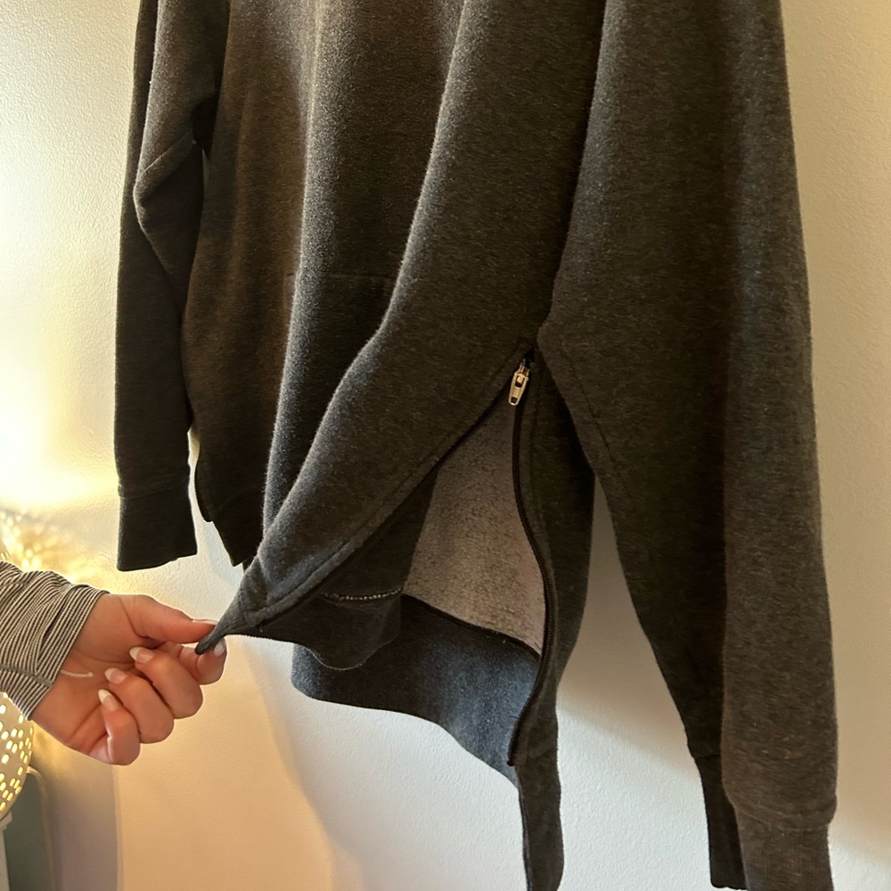 Sweatshirt barely worn